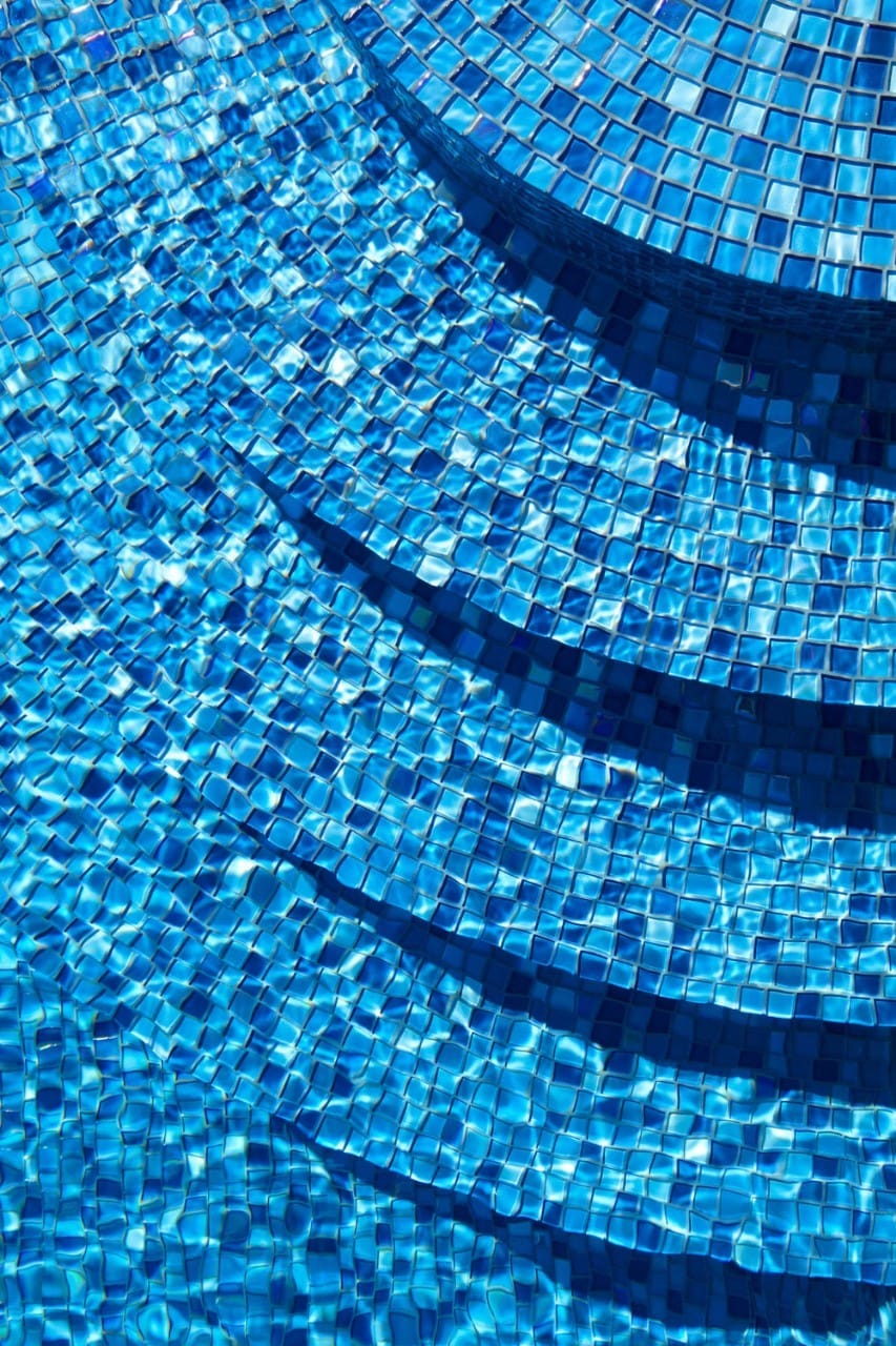 gạch mosaic hồ bơi