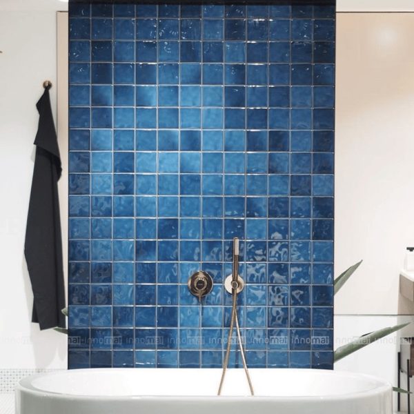 gạch thẻ vuông ốp tường hiệu ứng bê tông 120x120