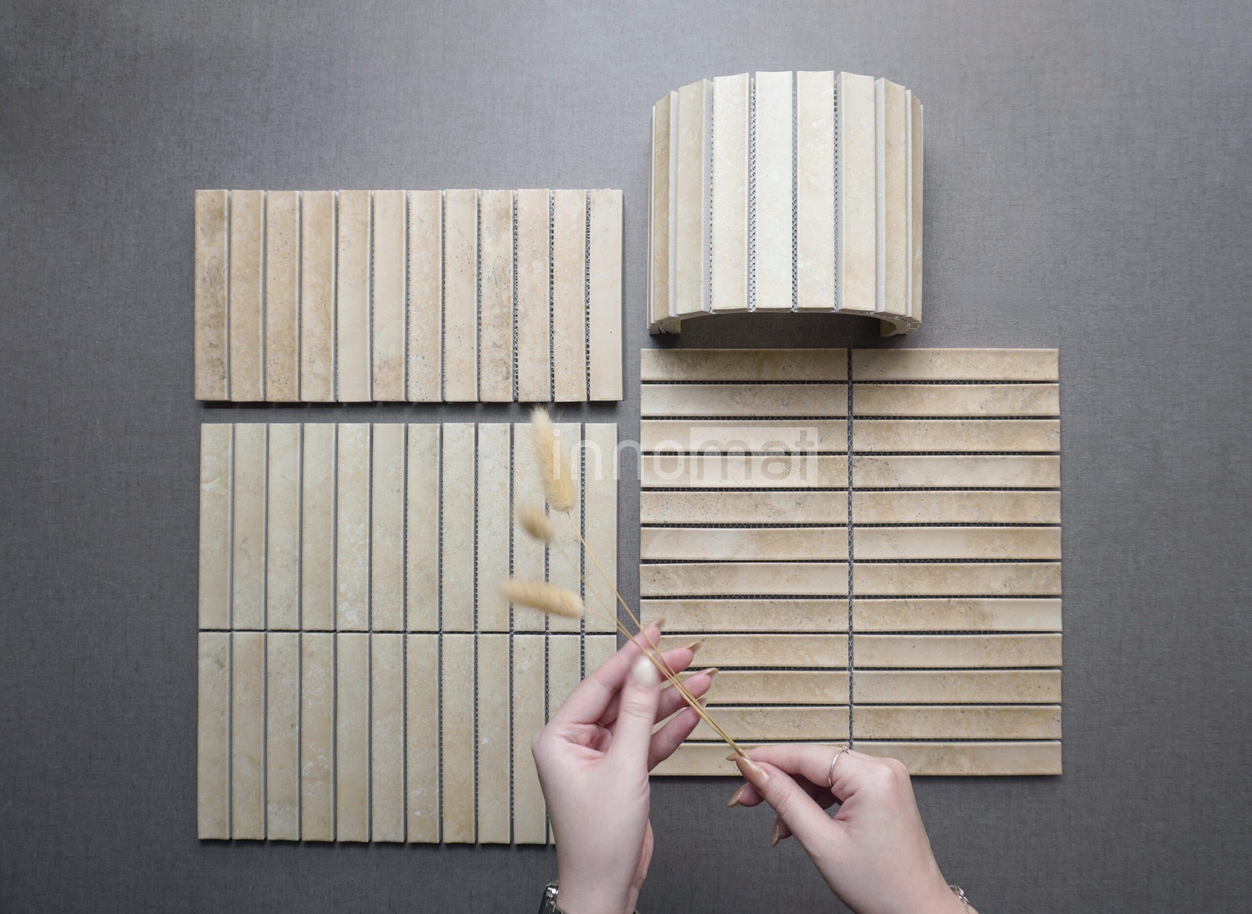 Bộ Đôi Gạch Mosaic Travertine, Sắc Độ Tinh Tế & Thiết Kế Độc Bản Y22F988A IK22F929A 3 scaled